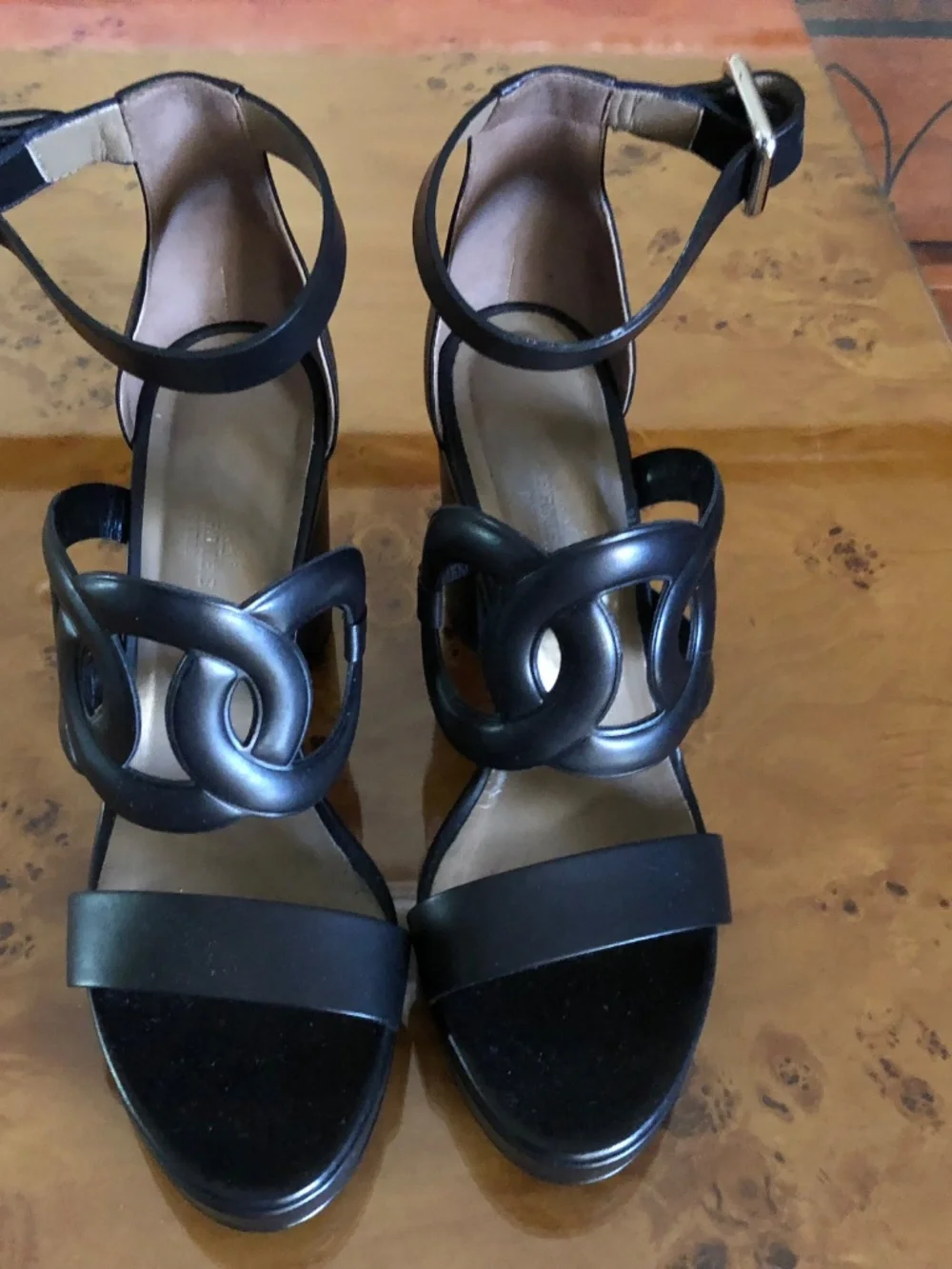 Hermes shoes - Picture 2 of 2